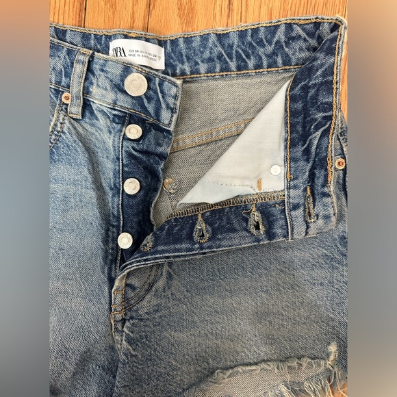 Zara high waist denim shorts - Picture 2 of 3